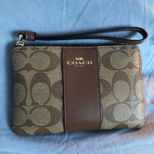 NEW Coach Signature Wristlet / PVC LTH / Corner Zip / Khaki-Saddle